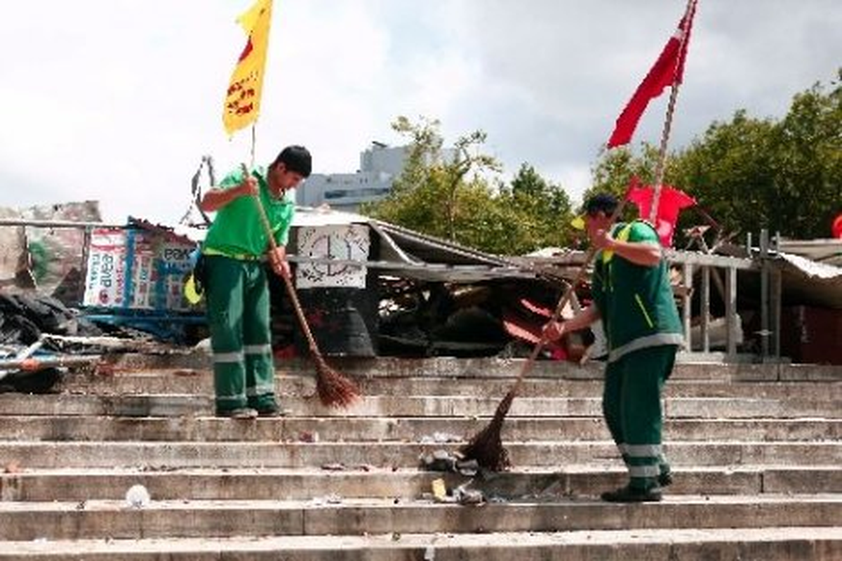 Gezi Parkı Temizleniyor