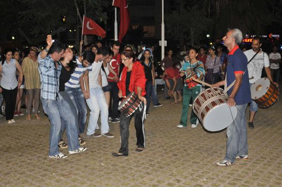 Geziye Danslı Halaylı Destek