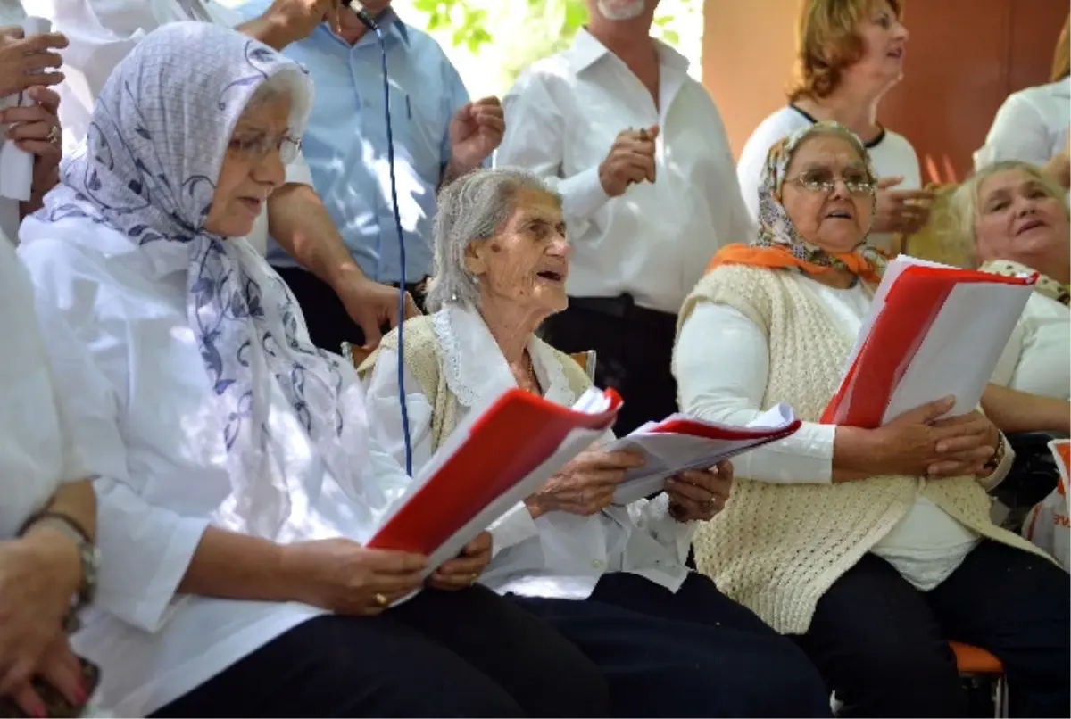 Huzurevi Saz Heyeti Bu Kez Babalar İçin Söyledi