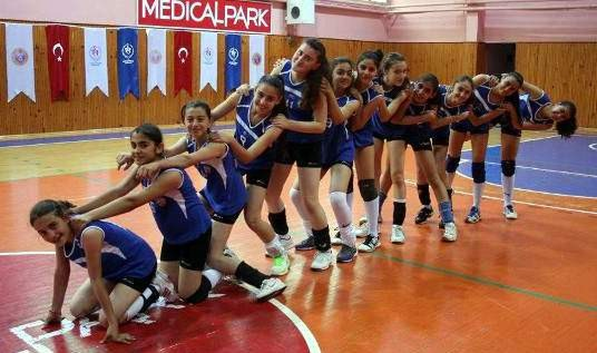 İl Özel İdare\'nin Küçük Kızları Voleybol Türkiye Finallerinde