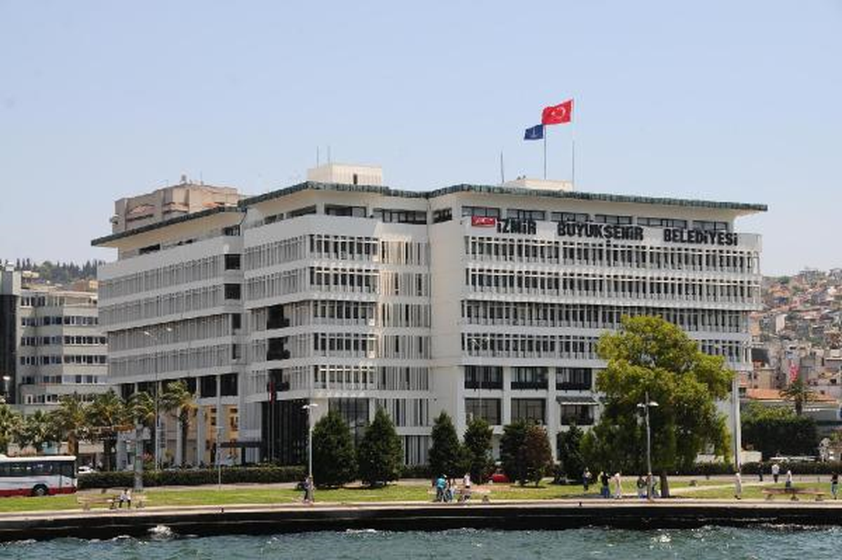 İzmir Büyükşehir\'e Fitch\'den Pekiyi Notu