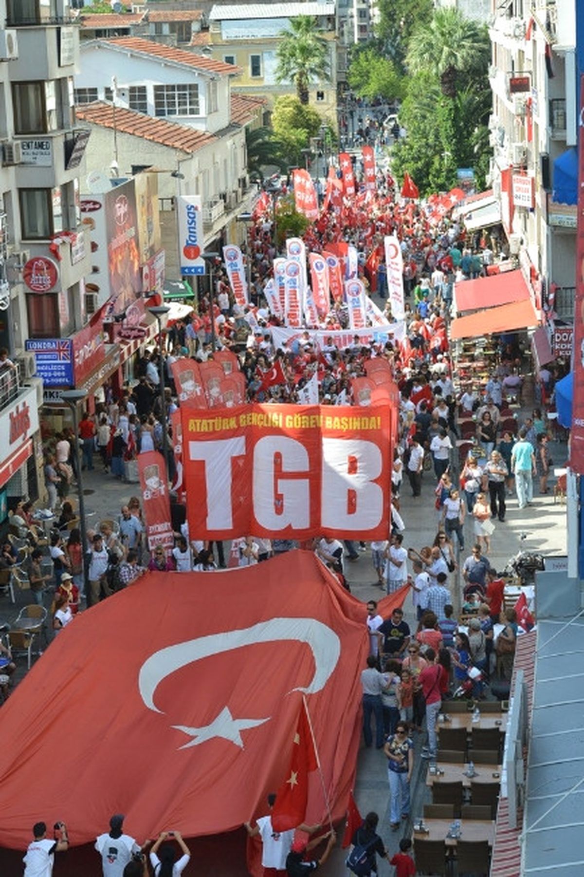 İzmir\'de Gezi Parkına Destek Bugün de Sürdü