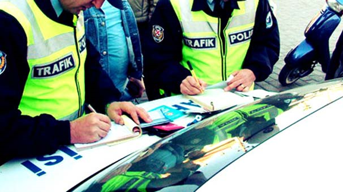 Kamyonet Kasasında Yaklaşık 50 Kişi Taşıyan Sürücüye Ceza