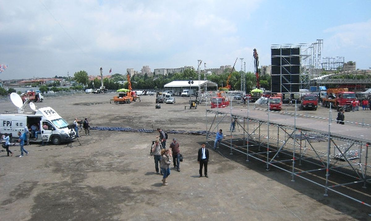 Kazlıçeşme "Milli İradeye Saygı" Mitingine Hazır