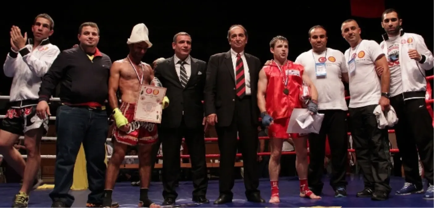 Kırgızistan\'da Uyuşturucuyla Mücadelede "Tek Çare Spor" Kick Boks Yarışması