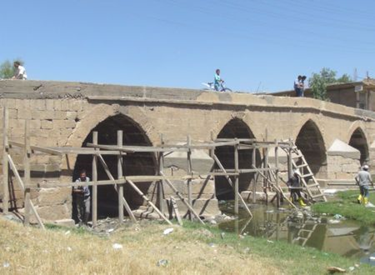 Kızıltepe\'de Tarihi Dunaysır Köprüsü Restore Ediliyor