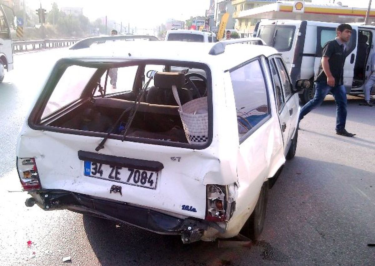 Kocaeli\'de Trafik Kazası: 2 Yaralı