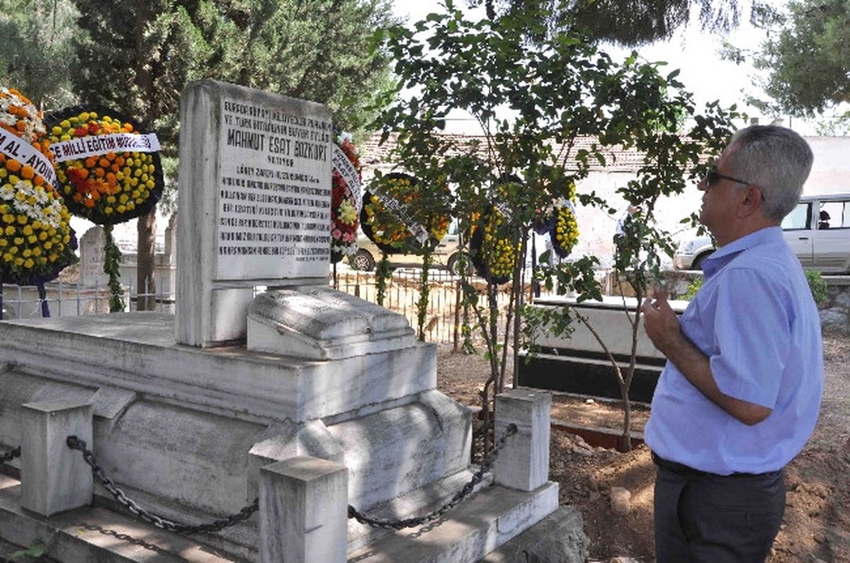 Mahmut Esat Bozkurt'un Kızı Toprağa Verildi - Son Dakika