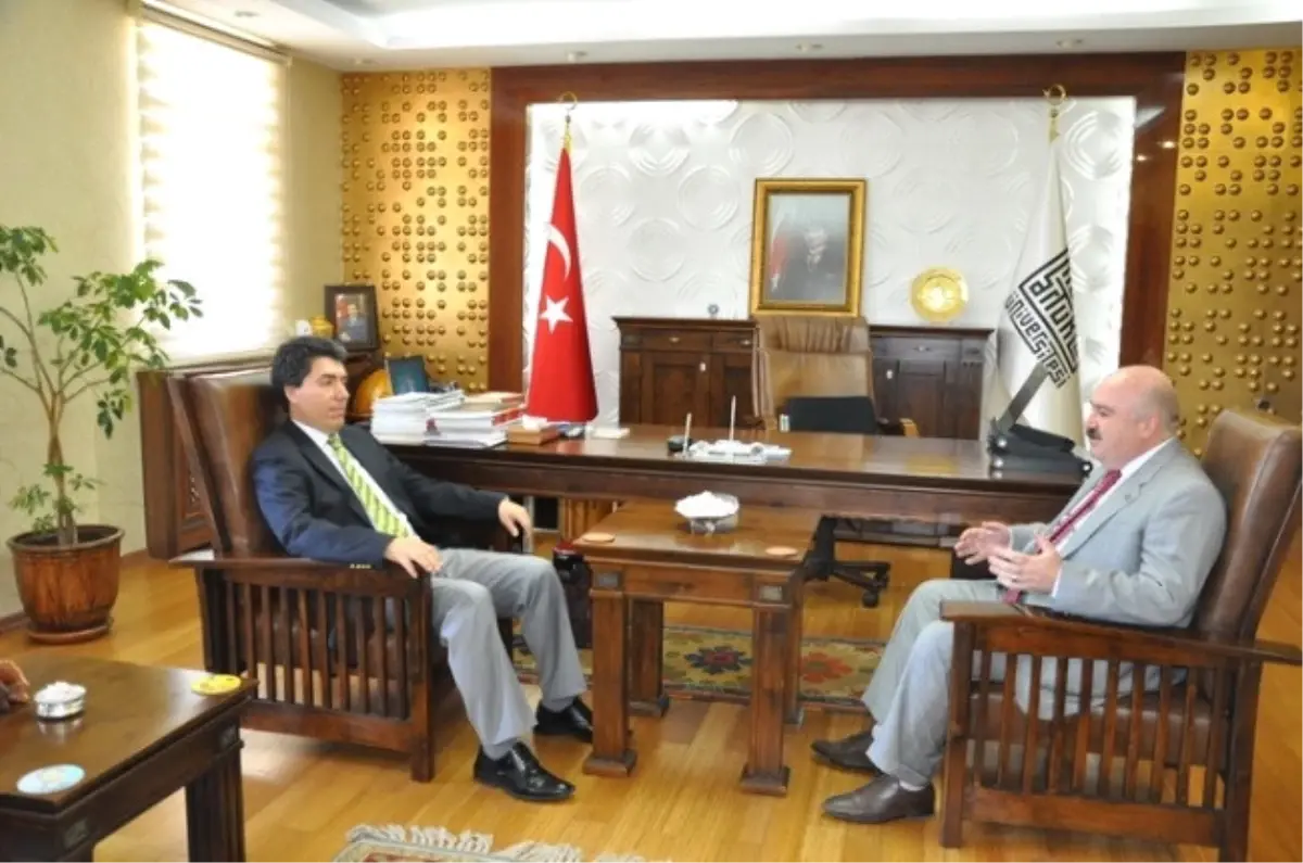 Mardin Valisi Cengiz, Rektör Omay'ı Ziyaret Etti