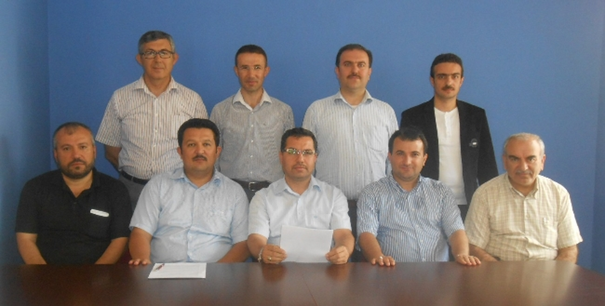 Memur-Sen\'den "Destekliyoruz" İlanı Eleştirisi