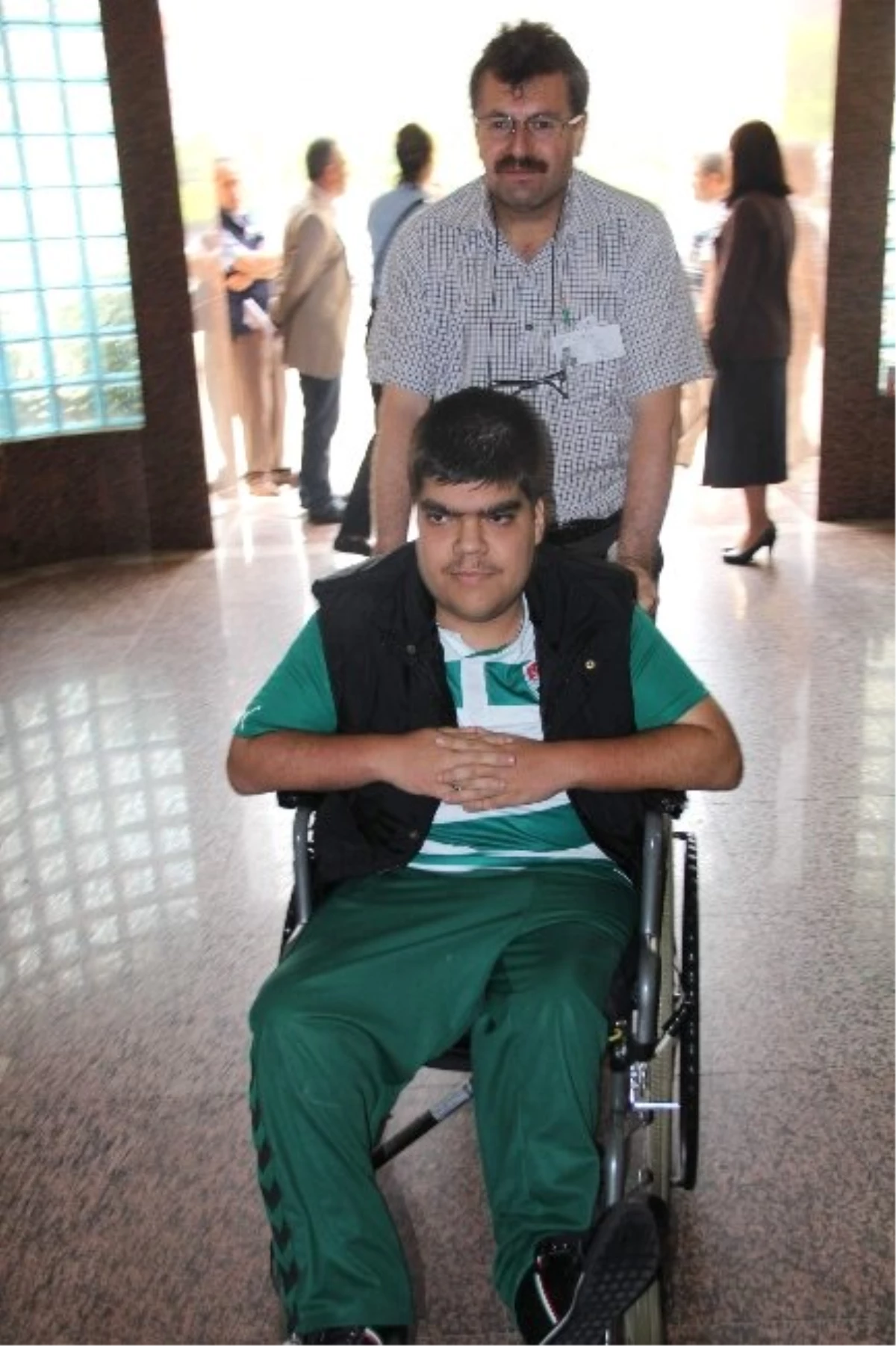 (Özel Haber) Sınav Öncesi Kimliğini Kaybeden Engelli Genç Büyük Panik Yaşadı