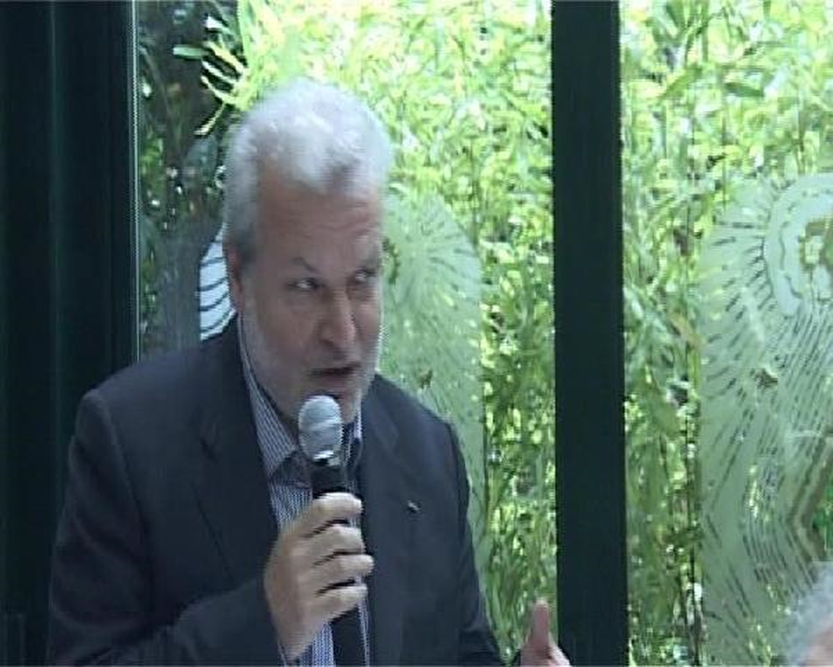 Paris\'te Ödül Töreninde Konuşan Nedim Gürsel: "Gezi Direnişine Selamlarımı Gönderiyorum"