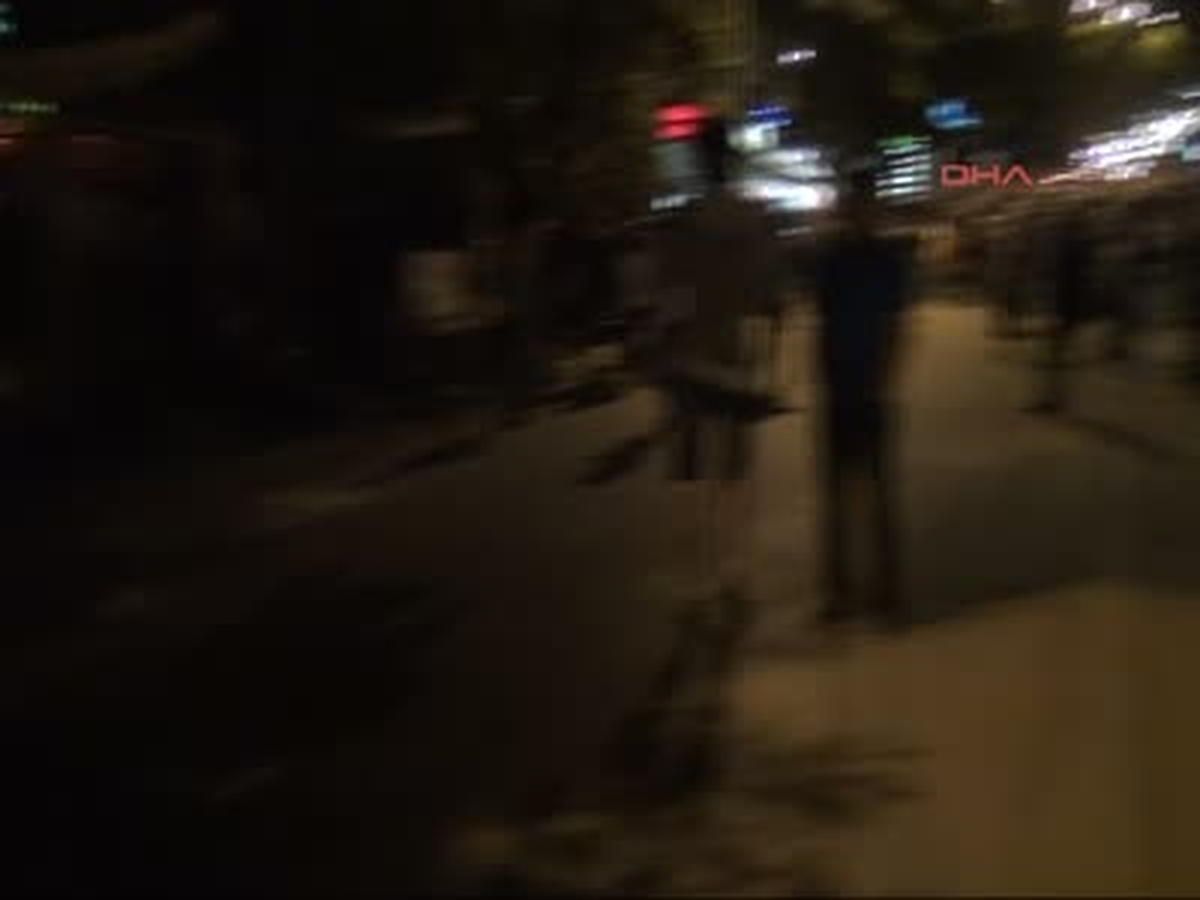 Polis Ankara\'da Yürüyüş Yapan Gruba Müdahale Etti