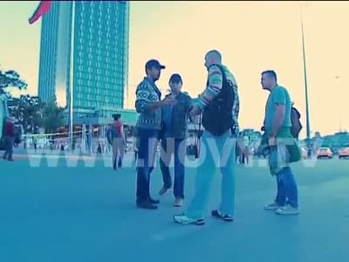 Taksim\'de Rus Gazeteci Gözaltına Alındı