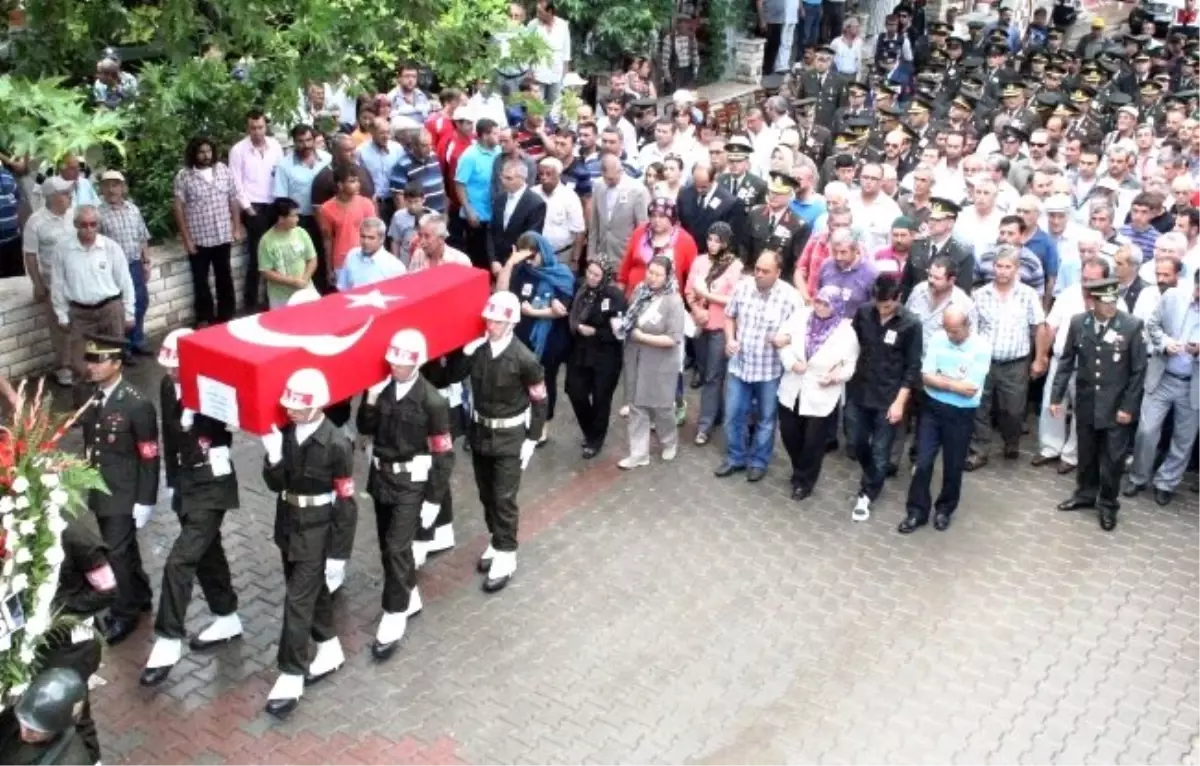 Şehit Astsubay Balıkesir\'de Toprağa Verildi