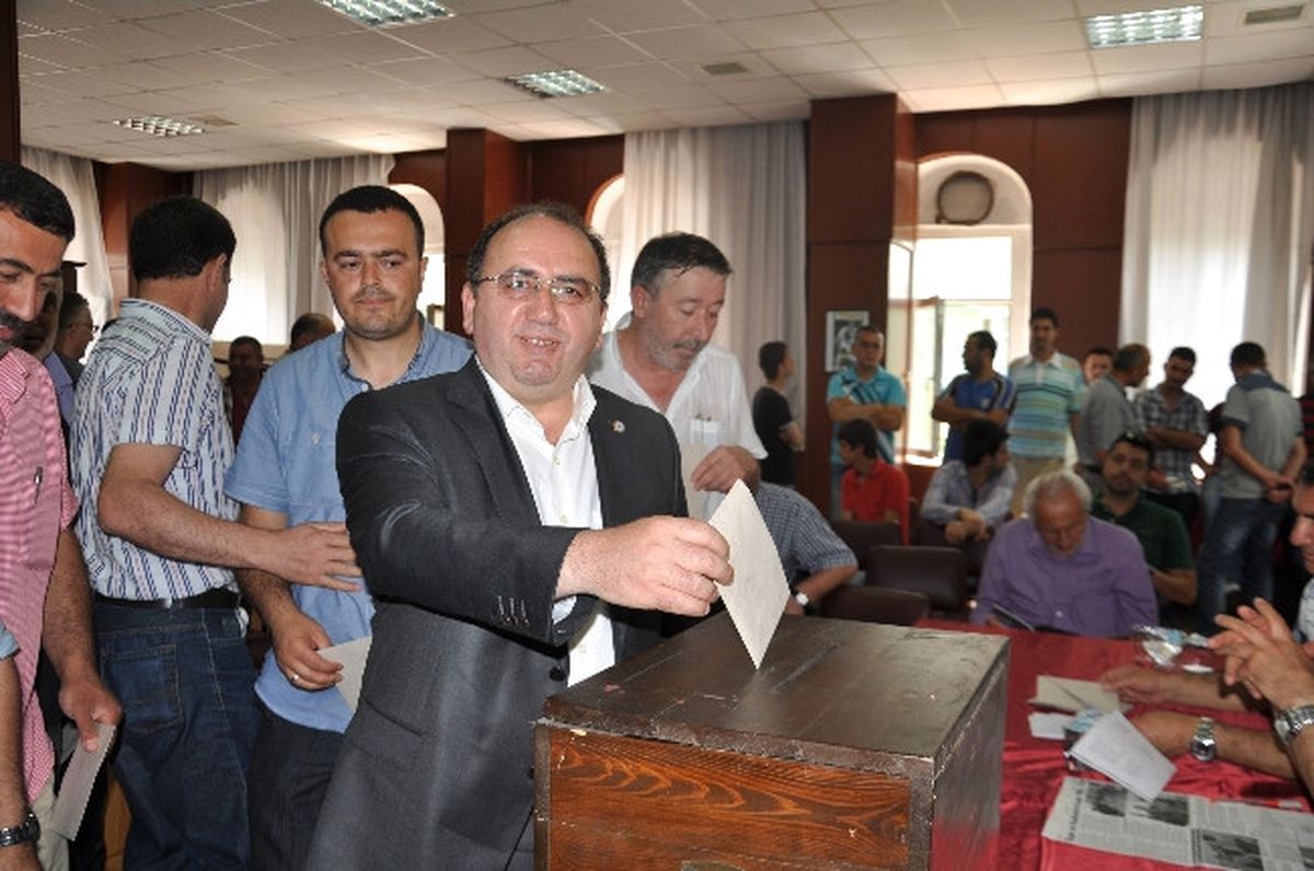 Hüseyin Çamaş Yeniden Başkan