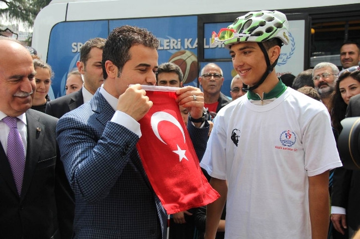 Suat Kılıç: "U 20 Yeni Messi\'lerin Ronaldo\'ların Çıkacağı Yerdir, Salih Uçan Yeni Messi Olabilir"