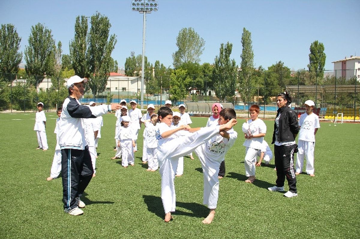 Taekwondoculara Olimpiyat Tişört ve Şapkası