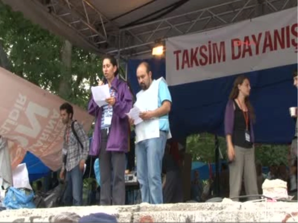 Taksim Dayanışması\'nın Aldığı Karar Gezi Parkı\'nda Okundu Taksim Dayanışması\'nın Aldığı Karar Gezi...