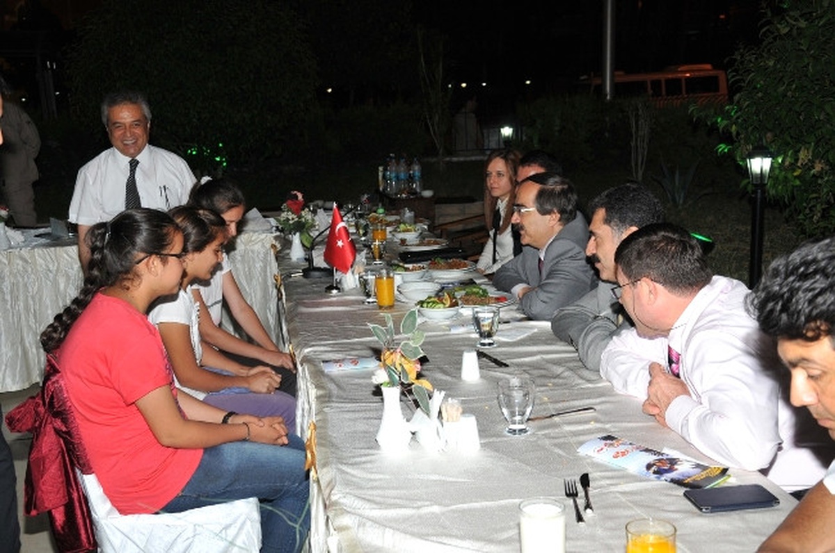 "Yeşeren Umutlar, Gülen Yüzler Projesi" Aladağlı Öğrencileri Adana\'da Buluşturdu