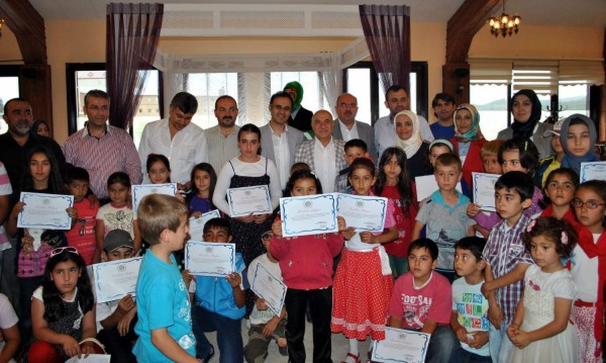 Yetim Öğrenciler Karne Şöleninde Buluştu