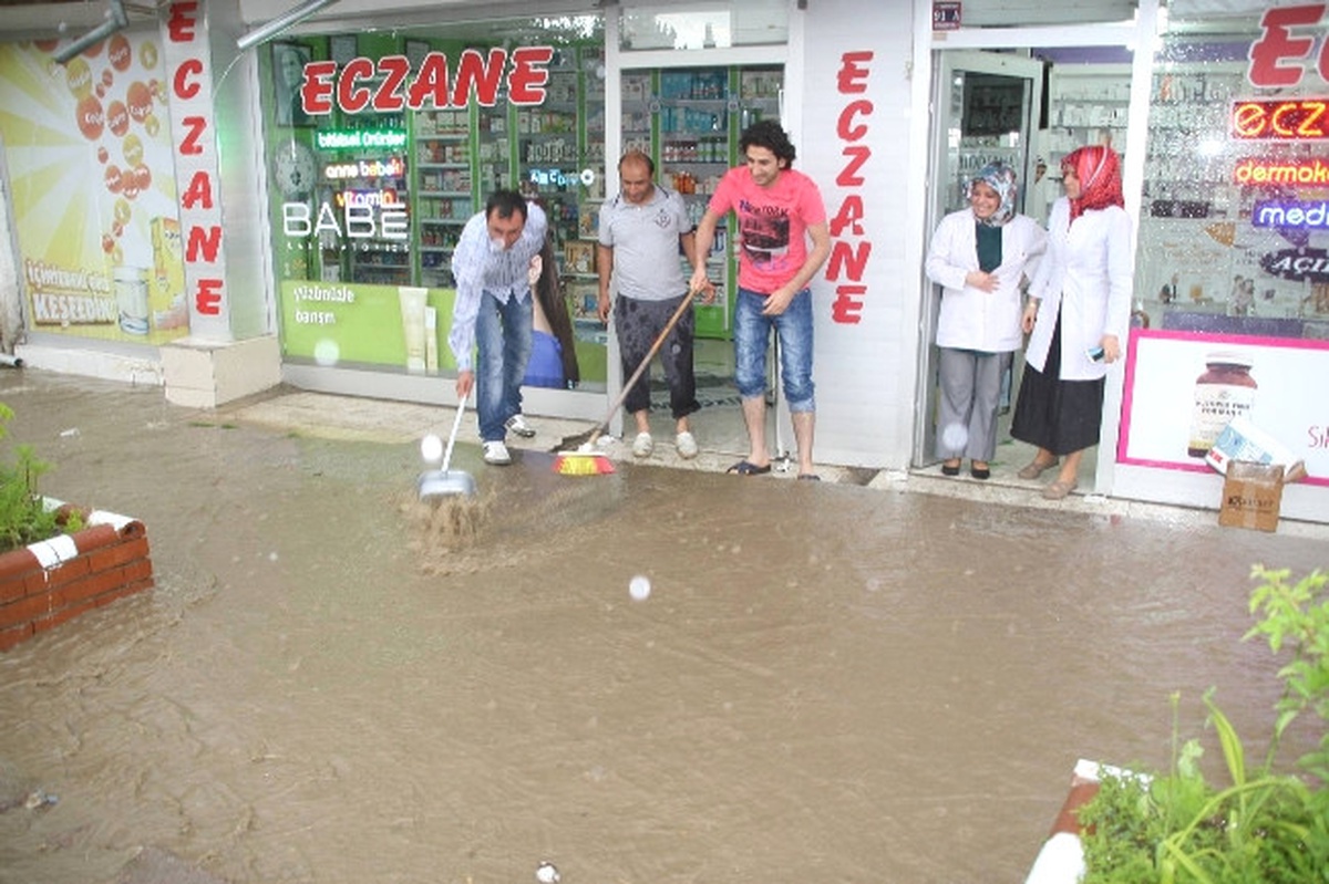Yozgat\'ta Şiddetli Yağmur Hayatı Olumsuz Etkiledi