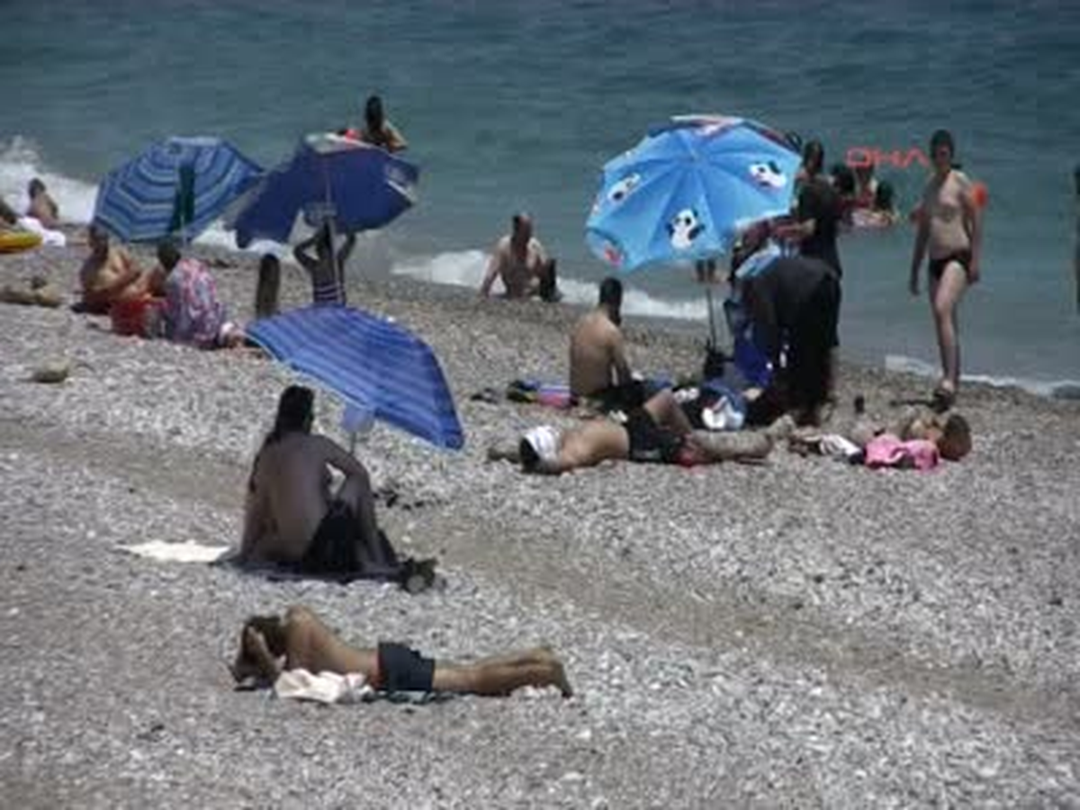 Antalya Sıcağı Gören Sahile Koştu Sıcağı Gören Sahile Koştu