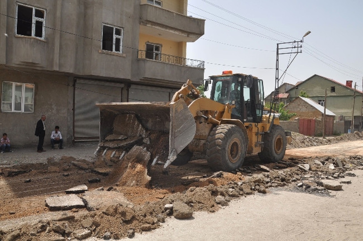 Belediye Ekiplerinin Yol Çalışmaları Sürüyor