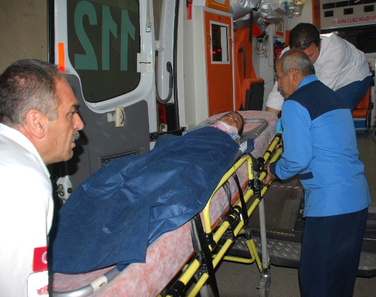 Bisikleti ile Gezen Çocuğa Otomobil Çarptı: 1 Yaralı