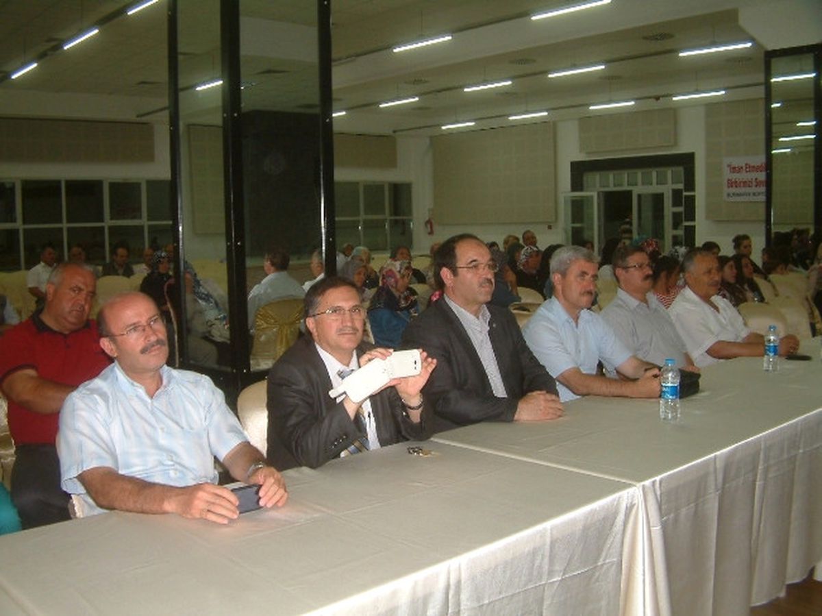 Burhaniye'de Ailede Huzur ve Mutluluk Konferansı