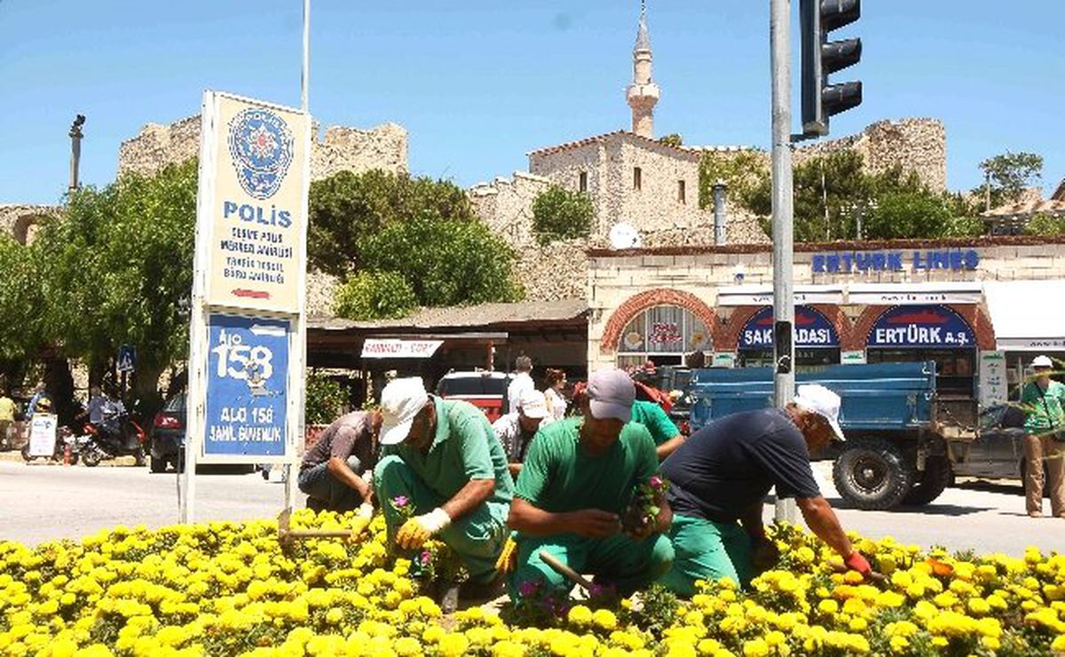 Çeşme\'de Turistleri Çiçekler Karşılayacak