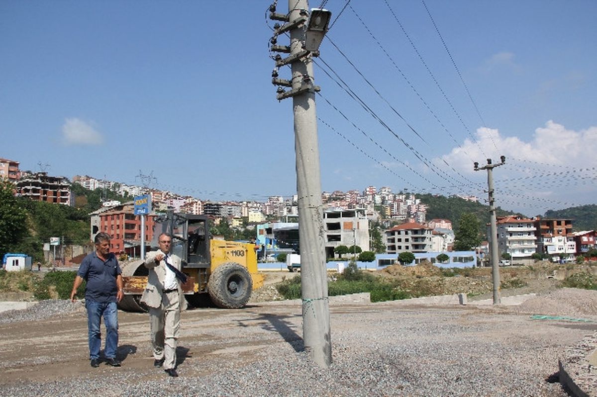 Çimenoğlu, Elektrik Direklerinin Kaldırılmasını İstedi