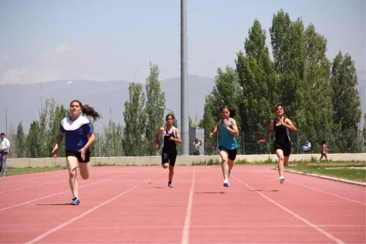 Erzurum'da 36 Derece Sıcak Havada Atletizm Heyecanı