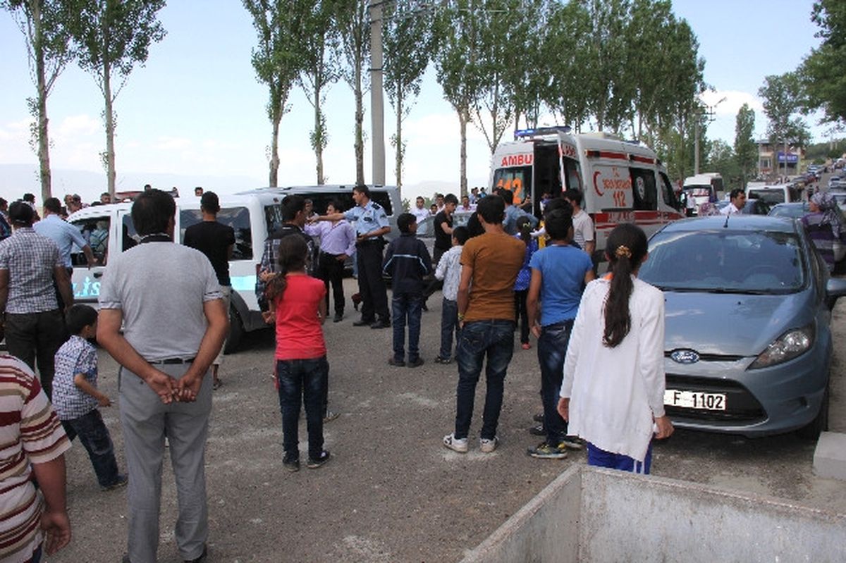 Erzurum\'da Kadınların Kavgası: 2 Yaralı