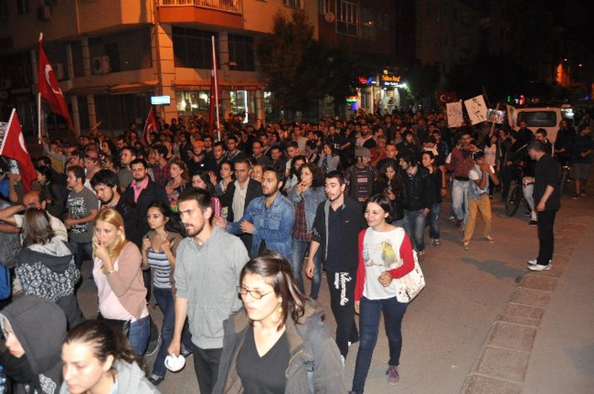 Eskişehir\'de Gece Boyu Gezi Parkı Olaylarına Tepkiler Sürdü