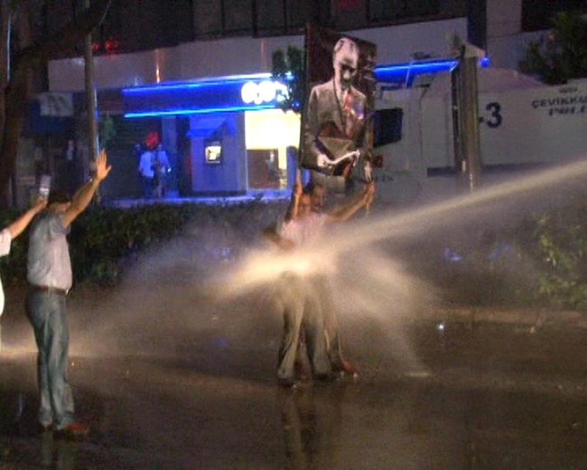 Gezi Parkı Göstericilerine \'Yarın Sınav Var\' Uyarısı