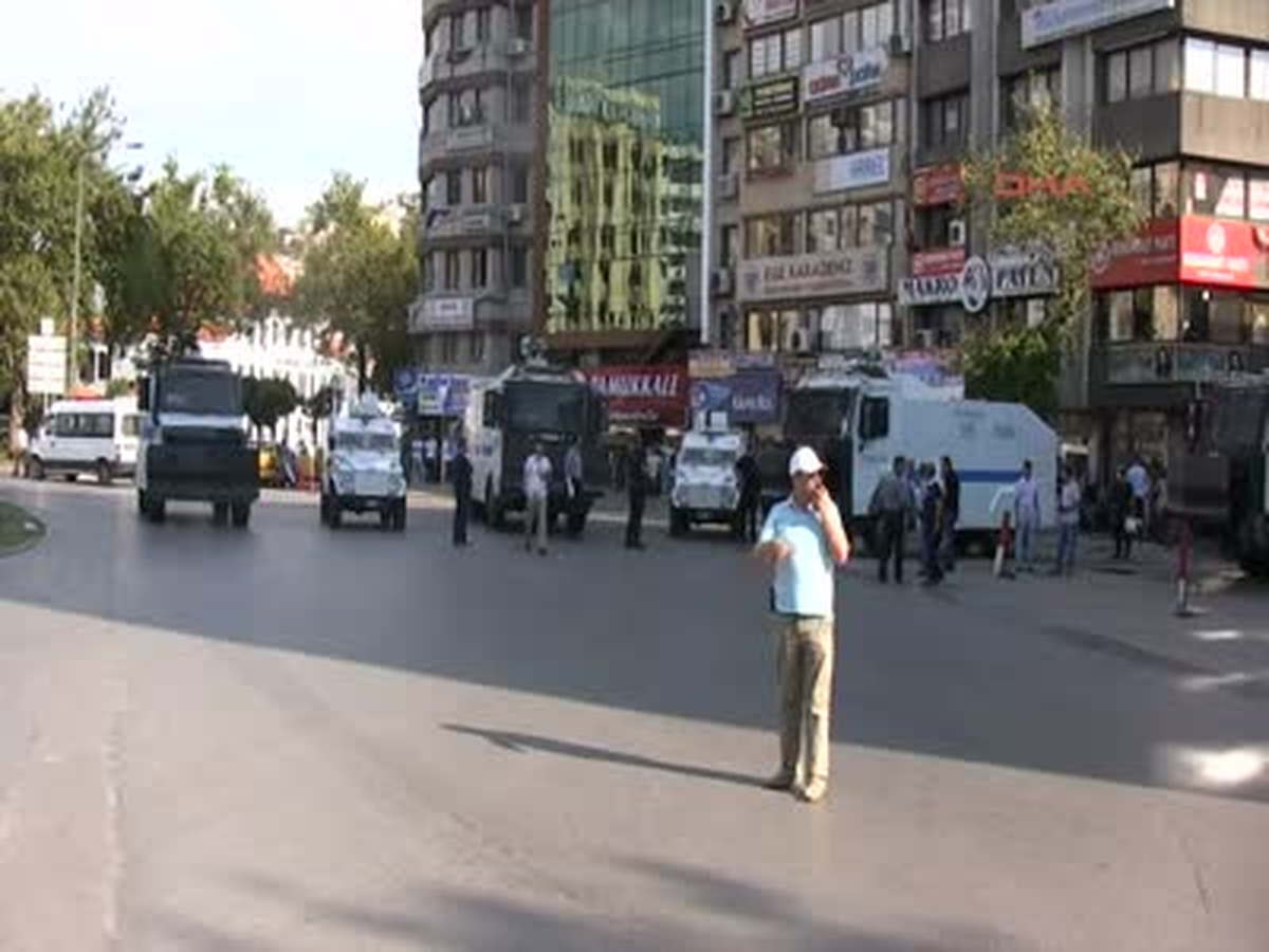 İzmir\'de Eylemler Sürüyor
