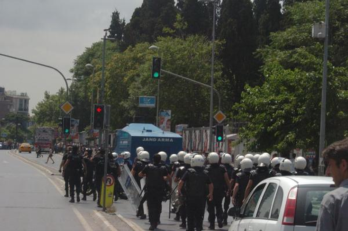 Polis Müdahale Etti Eylemciler AVM\'ye Girdi