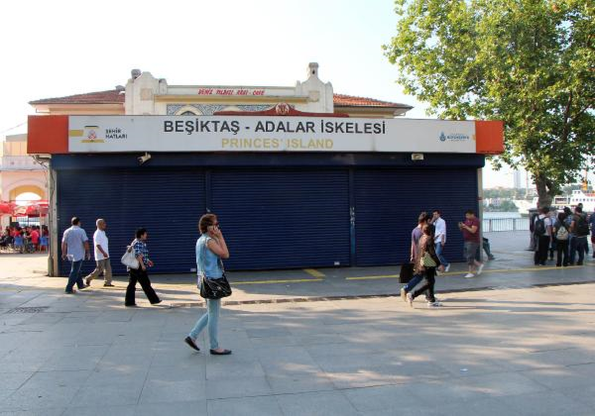 Kadıköy\'den Beşiktaş ve Kabataş\'a Yapılan Vapur Seferleri İptal Oldu