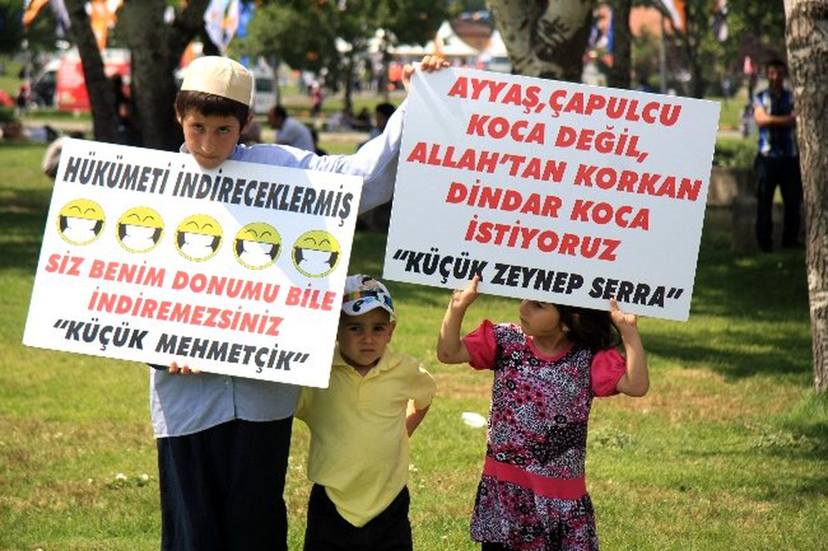 Kazlıçeşme\'de İlginç Pankartlar