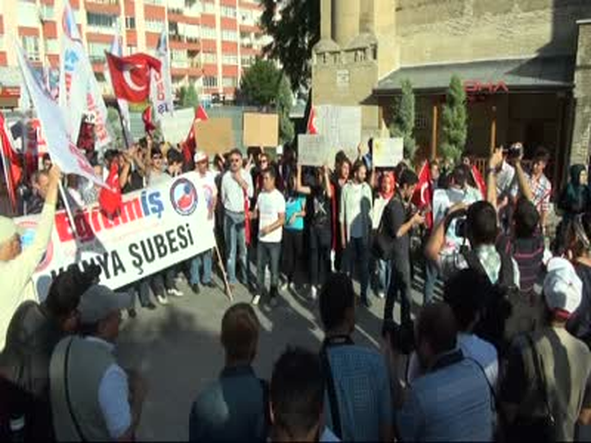 Konya\'da Gezi Parkı Eylemcilerine Linç Girişimini Polis Önledi Ek
