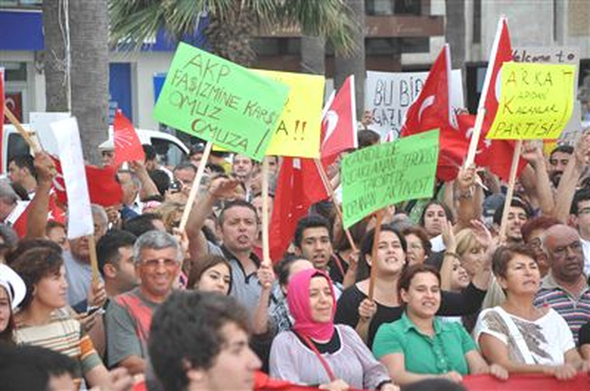 Kuşadası\'nda Geziye Destek Yürüyüşü