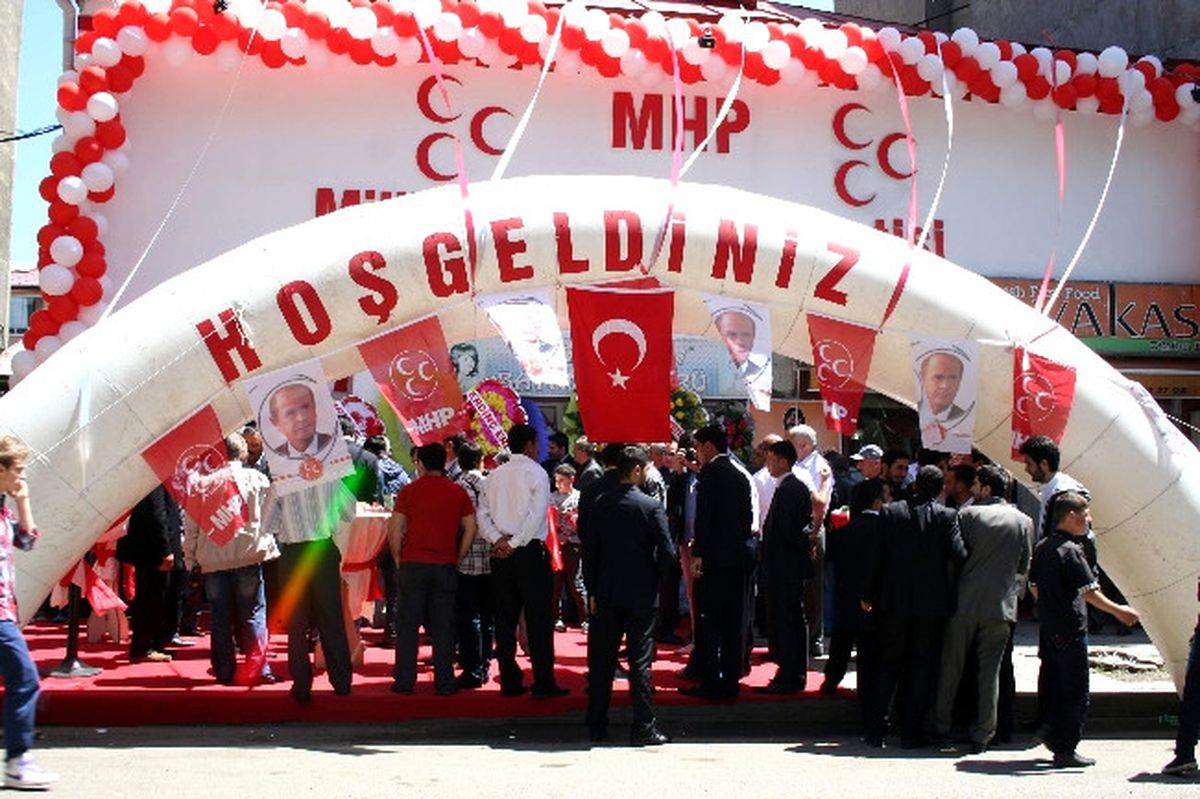 MHP Genel Başkan Yardımcısı Kaya."Ak Parti Mitinginde Üç Hillali Bayrak Açanlar Bir An Önce Ortaya...