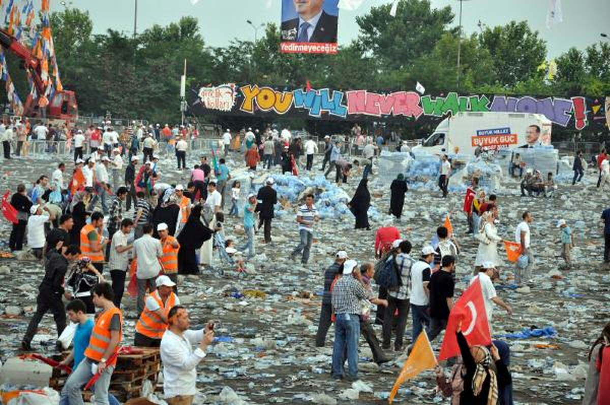 Miting Sonrası Trafik Durdu