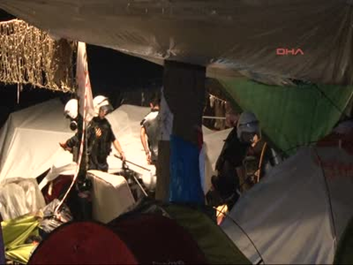 Müdahale Sonrası Gezi Parkı İstanbul Dha Polisin, Taksim Gezi Parkı\'na Müdahalesinin Hemen...