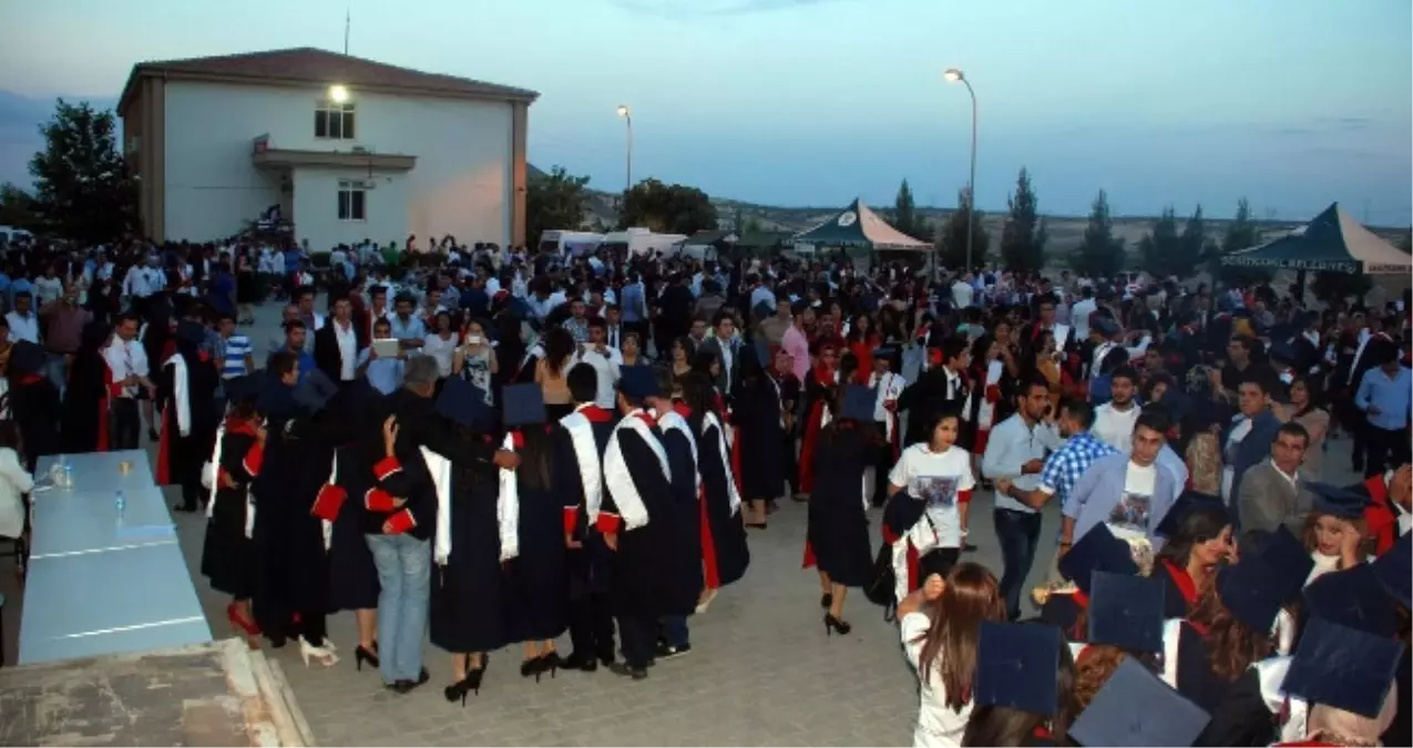 Nizip Meslek Yüksekokulu'nda Mezuniyet Heyecanı