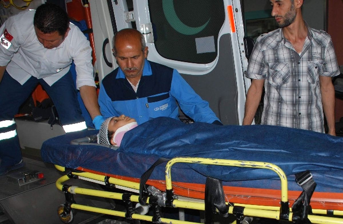 Otomobil Çocuğa Çarptı: 1 Yaralı