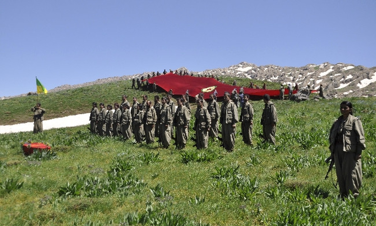 PKK\'lılar Ölen Terörist İçin Tören Düzenledi