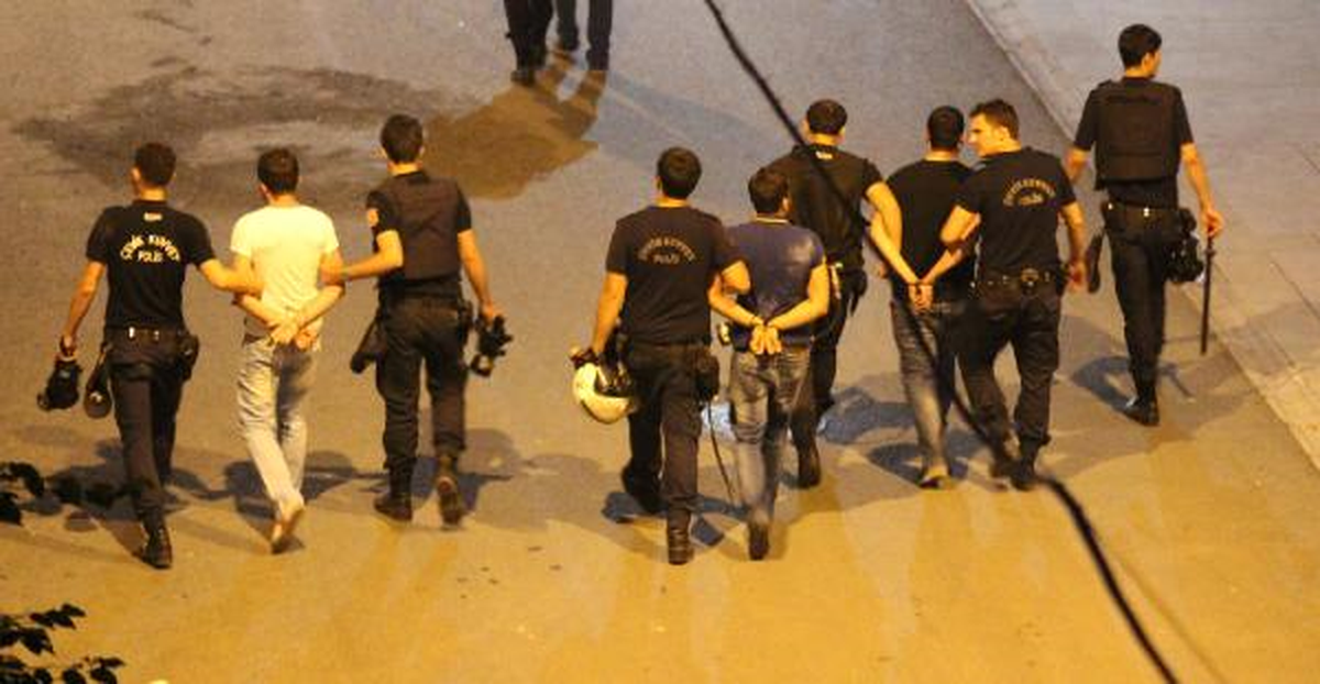 Polis Gözaltılara Başladı