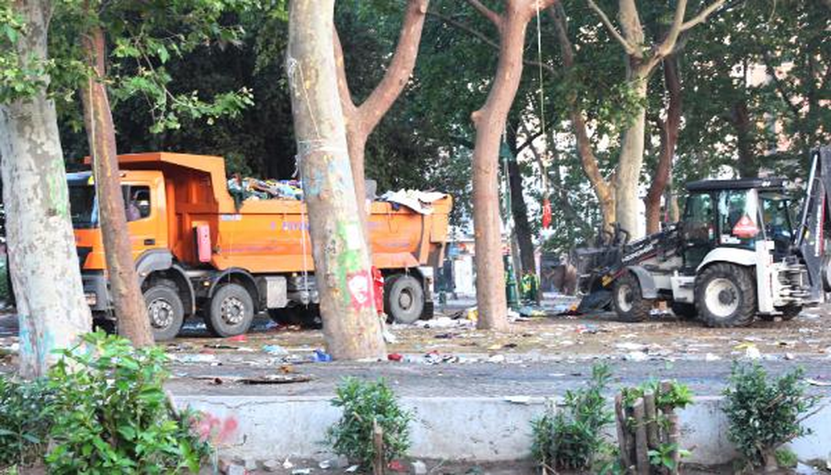 Polis Taksim Meydanı ve Gezi Parkı\'nı Kapattı